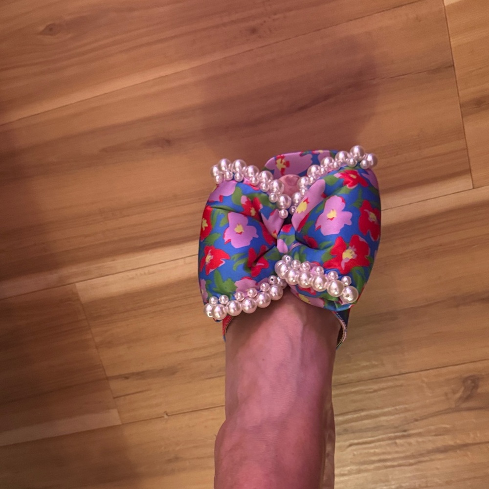 Betsey Johnson Blue Floral Pearl Mules - Picture 4 of 4